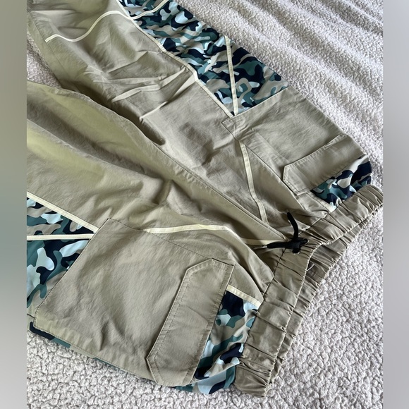 Like New! ASOS DESIGN Camo Pants Festival Parachute Shell Windbreaker Street -10 - Picture 9 of 14